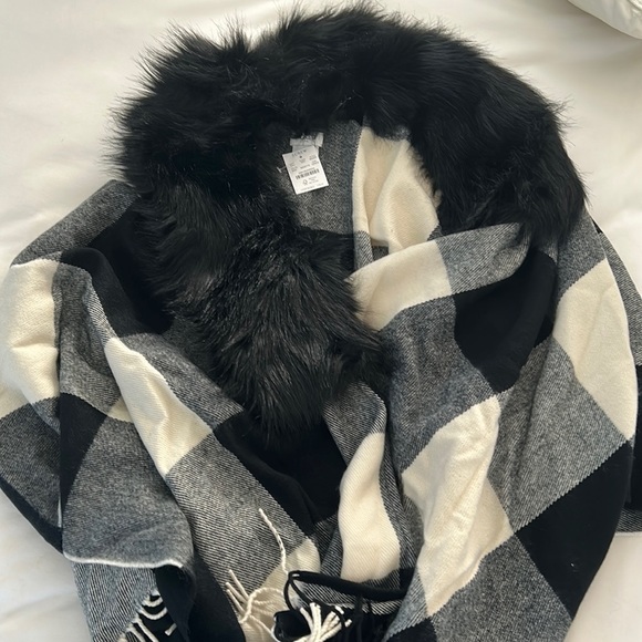 J Crew Faux-fur cape scarf, AG527, OS - Picture 3 of 3